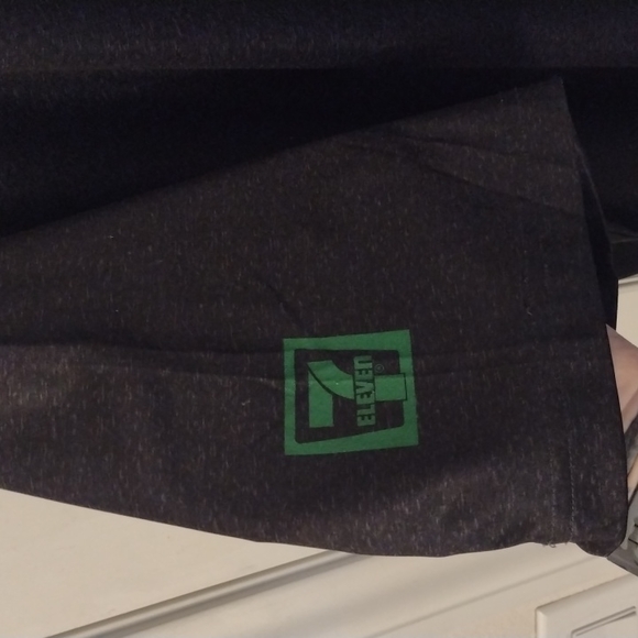 7-Eleven uniform polo snap button-up. Black/neon green.Size 3XL - Picture 4 of 5